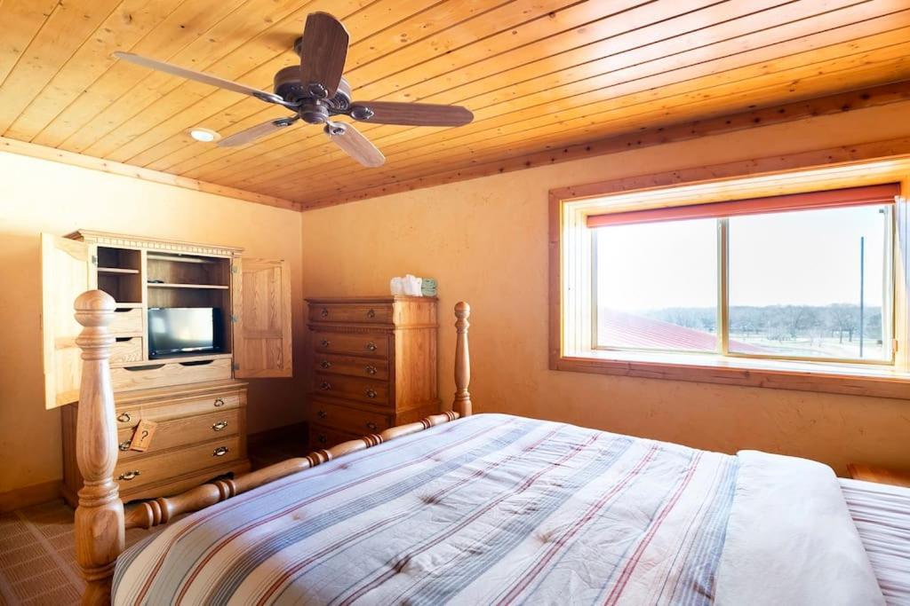 Texas Ranch House With 5 Bedroom And Fish Pond Далас Екстериор снимка