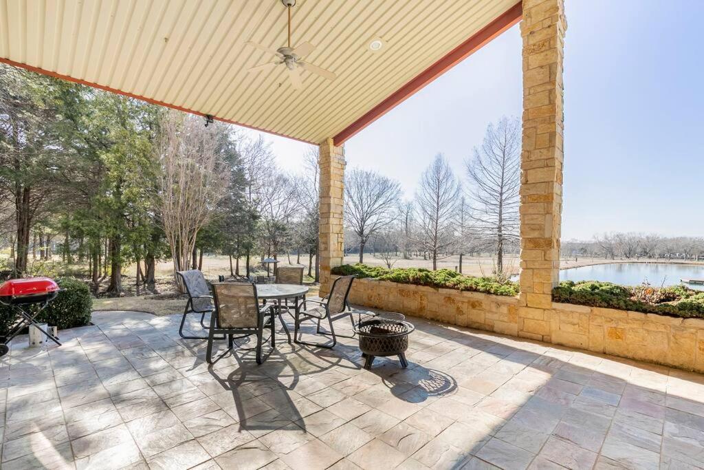 Texas Ranch House With 5 Bedroom And Fish Pond Далас Екстериор снимка