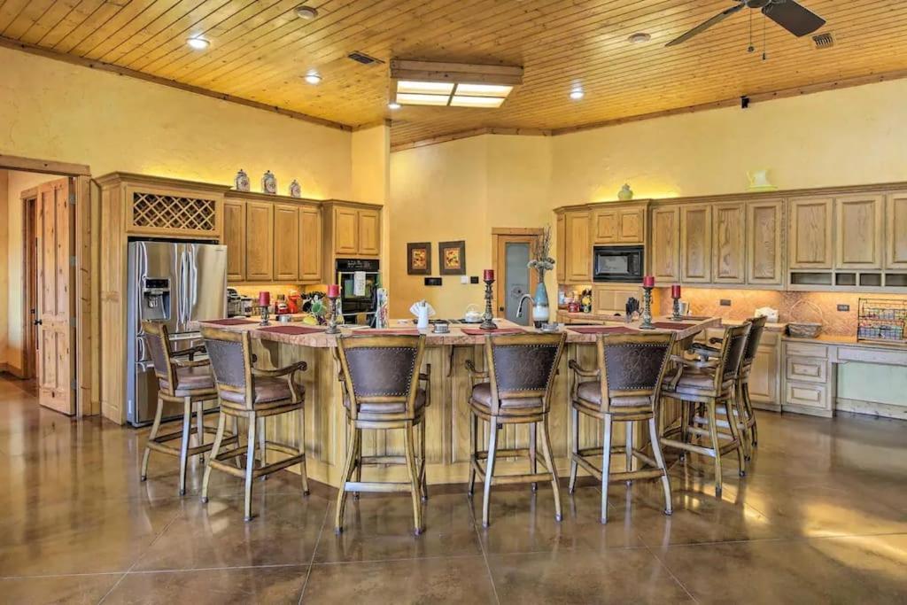 Texas Ranch House With 5 Bedroom And Fish Pond Далас Екстериор снимка